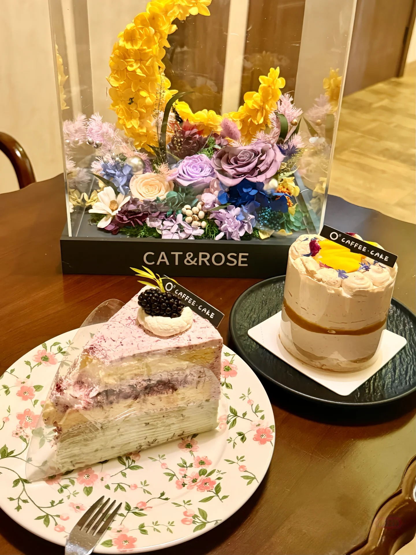 Lunar Eternal Bloom - Handcrafted Preserved Flower Moon Art | Multi-Color Luxury Decor for Gifting & Home